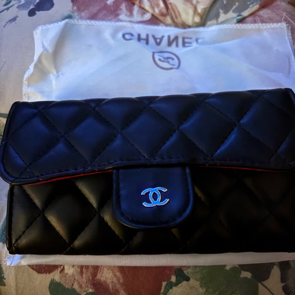 Chanel wallet - Picture 1 of 6